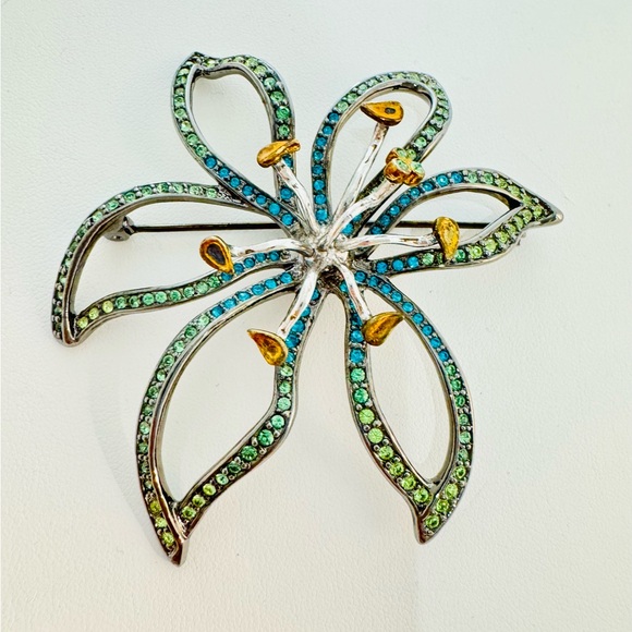 Vintage Carolee Large Silver Floral Brooch Blue Green Crystals Flower Silhouette - Picture 1 of 3